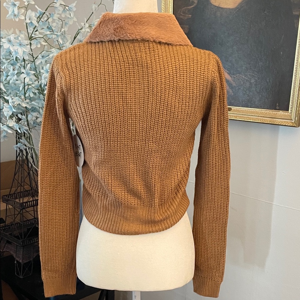 Crop Cable Knit Cardigan with Detachable Faux Fur Collar - Picture 5 of 9